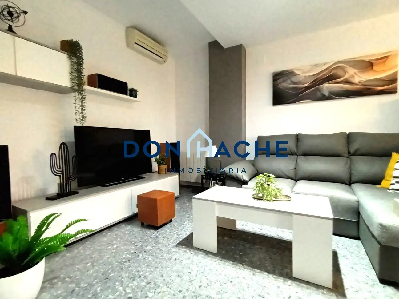 Sala de estar de Casa adosada en venta en Mérida con Aire acondicionado, Terraza y Trastero
