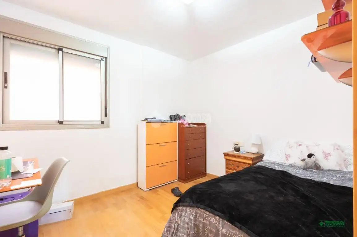 Habitación de Piso en venta en Almería con Terraza, Trastero y Piscina comunitaria