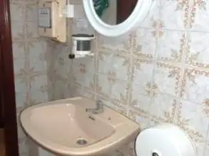 Badezimmer von Geschaftsraum zur Miete in Gijón  mit Terrasse und Möbliert