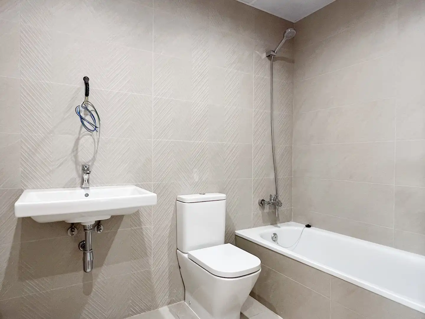 Badezimmer von Wohnung zur Miete in Valencia mit Klimaanlage, Heizung und Privatgarten