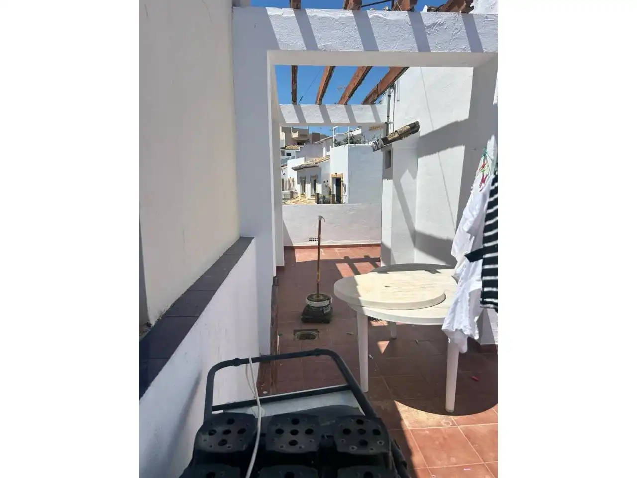 Terrasse von Einfamilien-Reihenhaus zum Verkauf in Estepona mit Klimaanlage und Terrasse