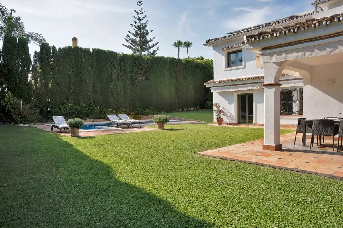 Jardí de Casa o xalet en venda en Marbella amb Aire condicionat, Calefacció i Jardí privat