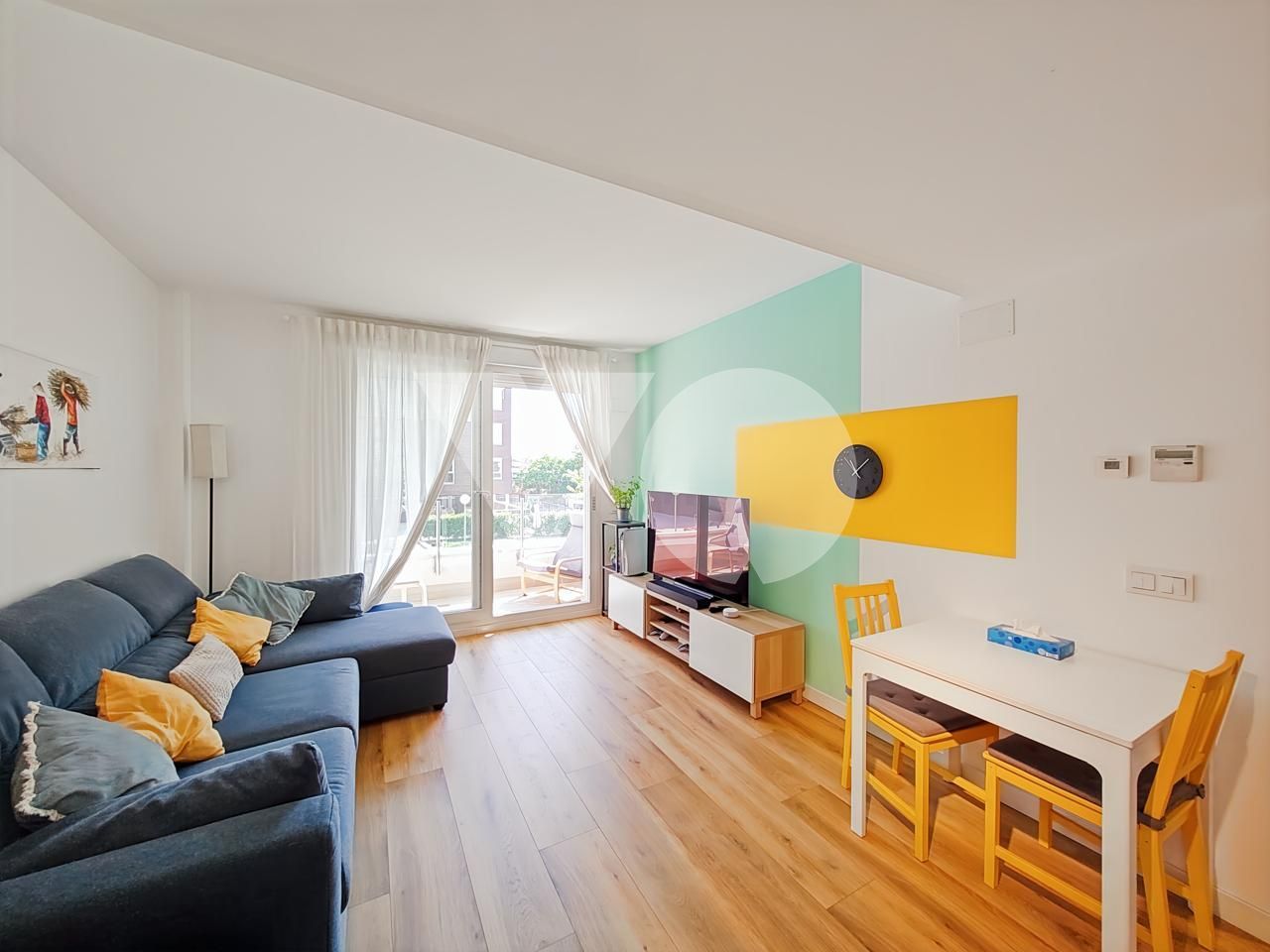 Living room of Flat to rent in  Madrid Capital  with Air Conditioner, Heating and Private garden