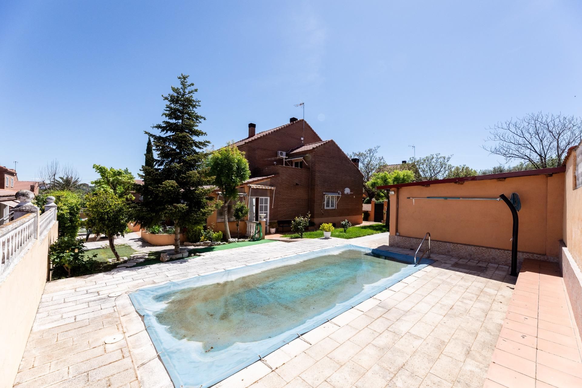 Swimming pool of House or chalet for sale in Arroyomolinos (Madrid)  with Air Conditioner, Heating and Private garden