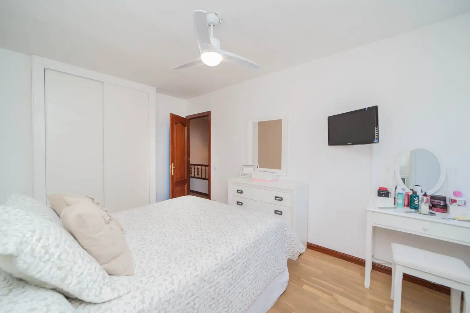 Schlafzimmer von Einfamilien-Reihenhaus zum Verkauf in Alpedrete mit Heizung, Terrasse und Gemeinschaftspool