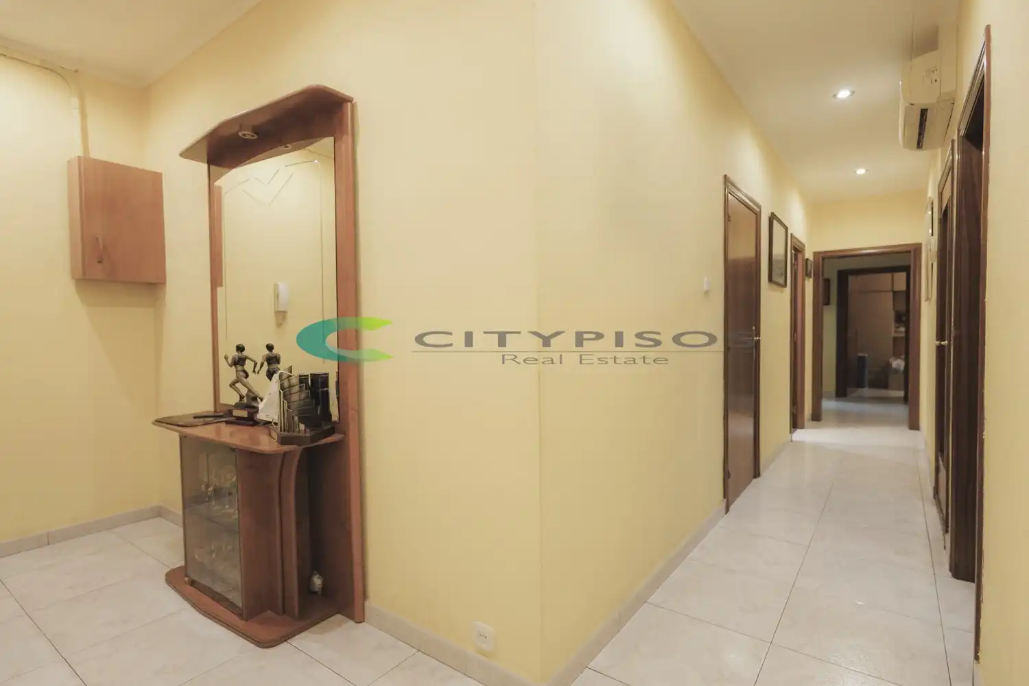 Piso en venta en Barcelona con Aire acondicionado, Horno y Alarma