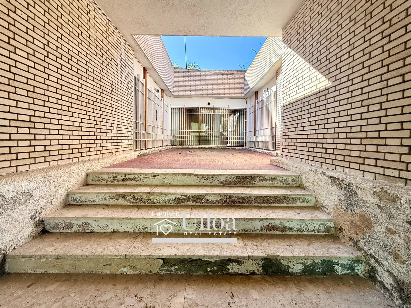 Vista exterior de Casa o xalet en venda en Alicante / Alacant amb Aire condicionat, Jardí privat i Terrassa