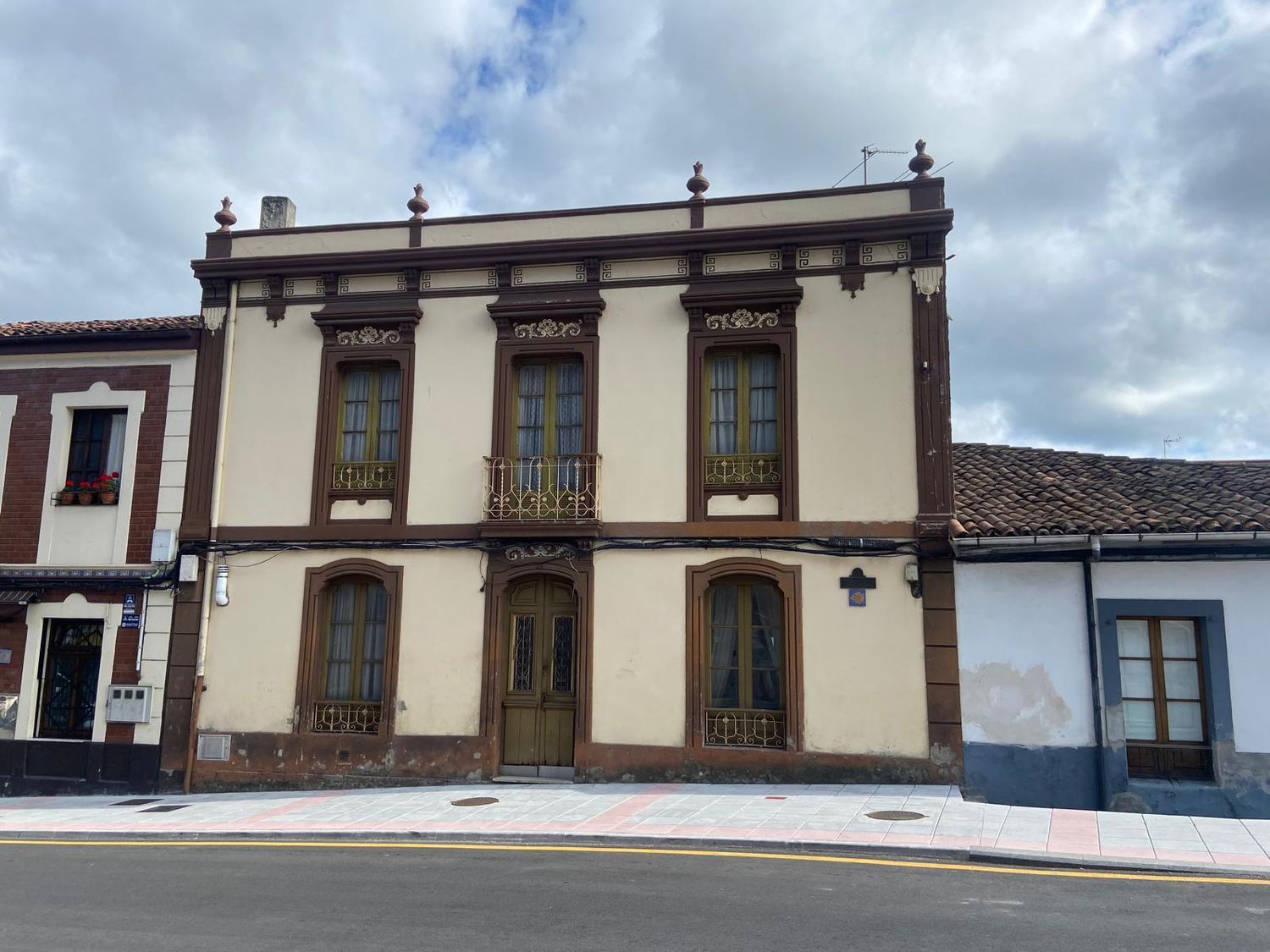 Exterior view of House or chalet for sale in Noreña  with Swimming Pool