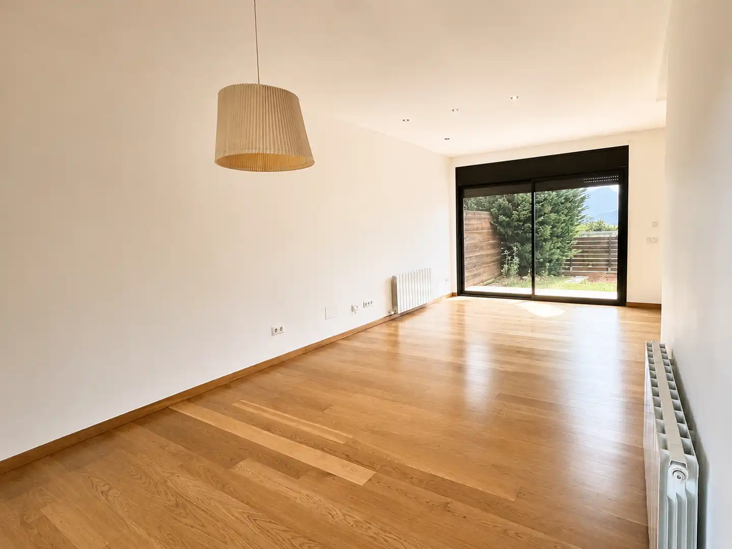 Sala d'estar de Casa adosada en venda en Girona amb Calefacció i Terrassa
