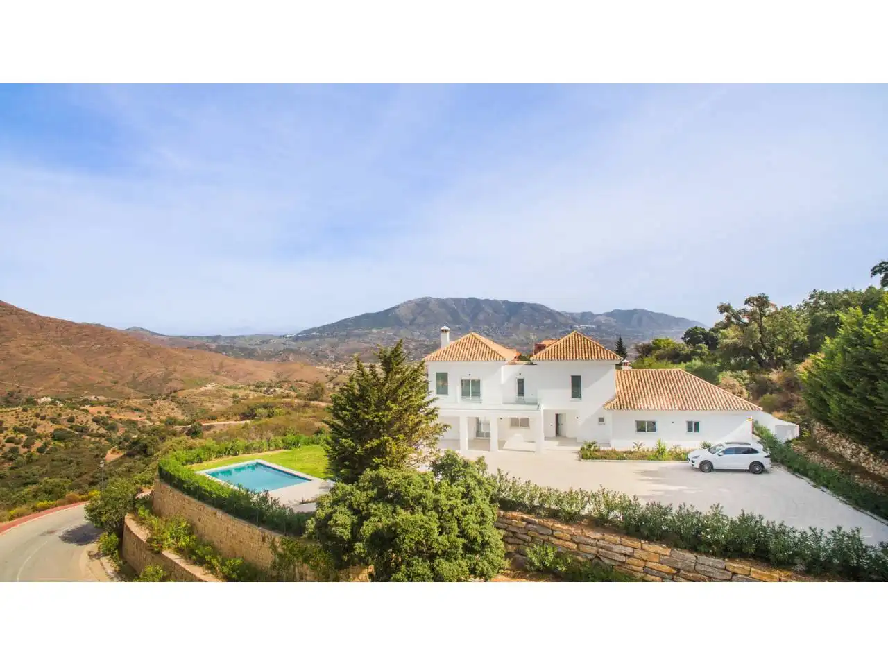 Vista exterior de Casa o chalet en venta en Marbella con Aire acondicionado, Calefacción y Jardín privado