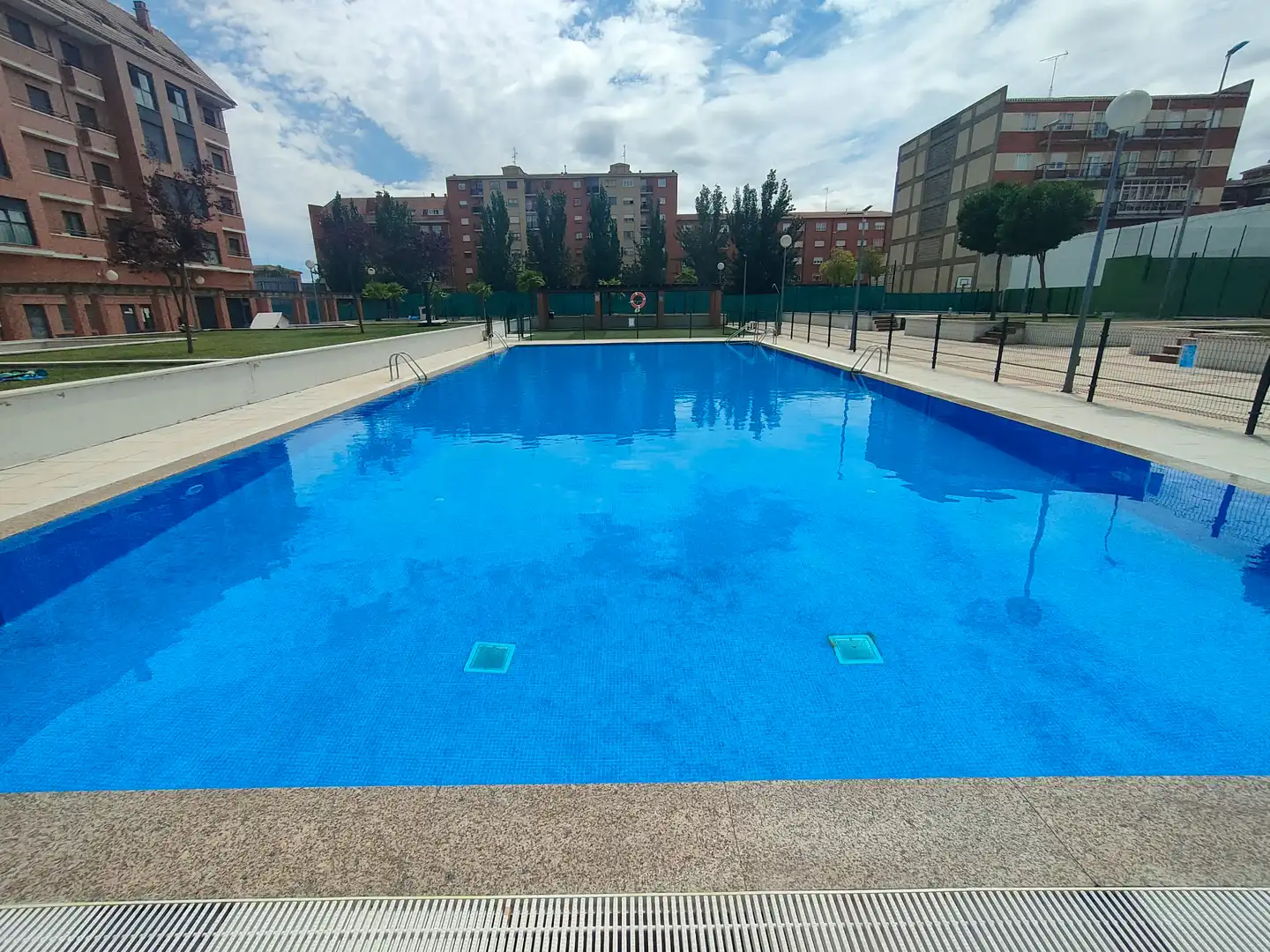 Swimming pool of Flat for sale in Benavente  with Heating, Private garden and Parquet flooring