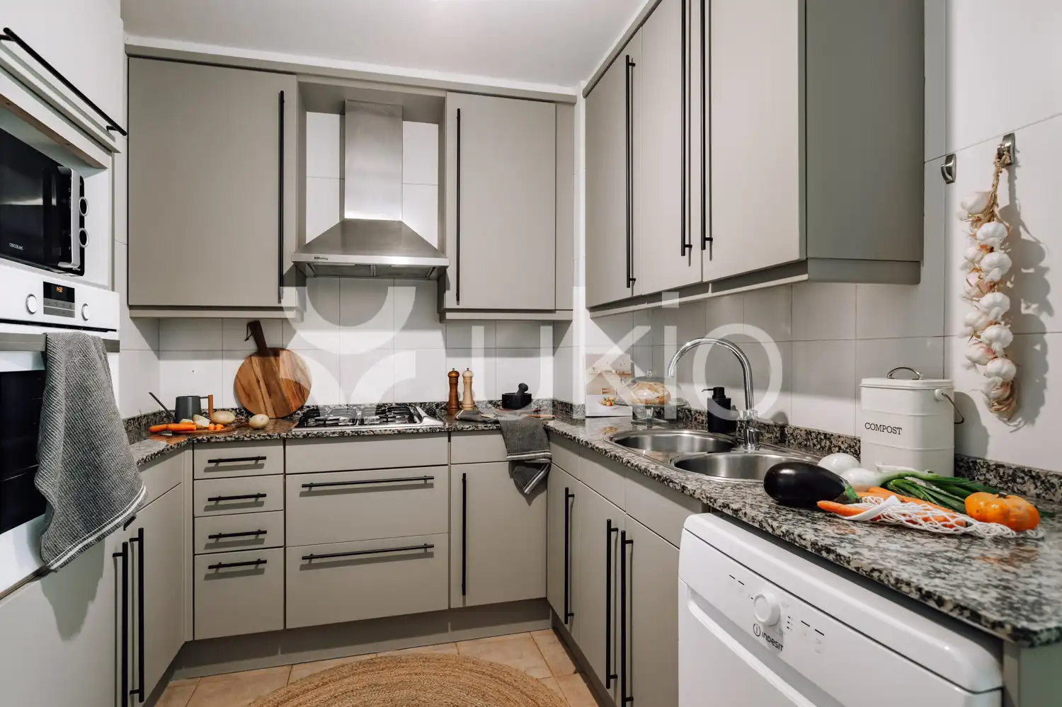 Cuina de Apartament de lloguer en Barcelona amb Aire condicionat, Calefacció i Jardí privat