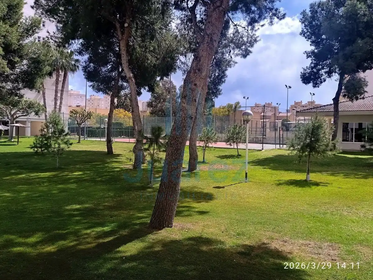 Jardín de Piso en venta en Alicante / Alacant con Aire acondicionado, Calefacción y Terraza