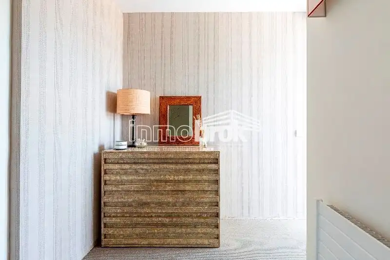 Schlafzimmer von Dachboden zur Miete in La Moraleja mit Klimaanlage, Heizung und Abstellraum