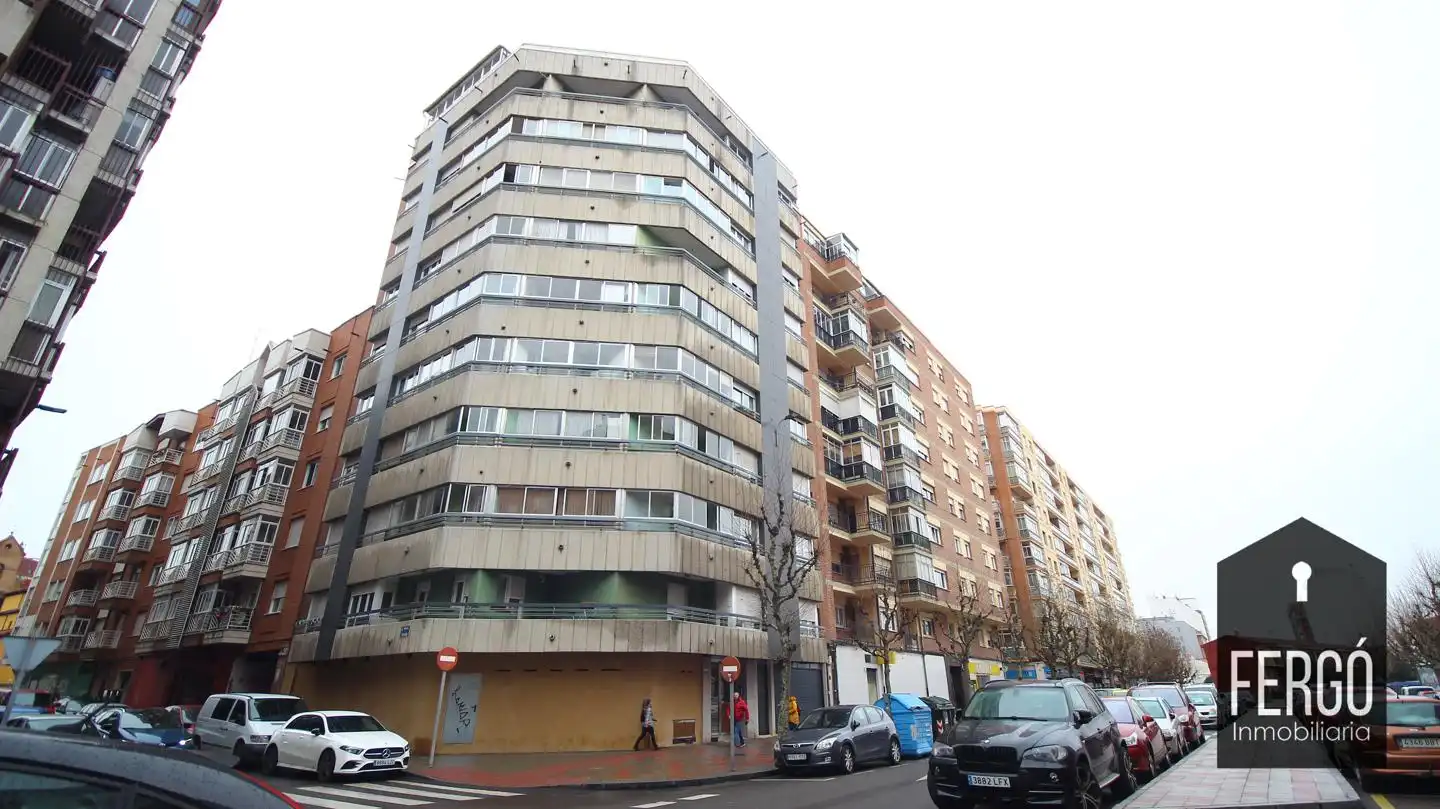 Business premises to rent in Reino De León, imagen 2