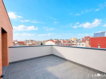 Pis amb piscina en venda a Carrer de Barcelona