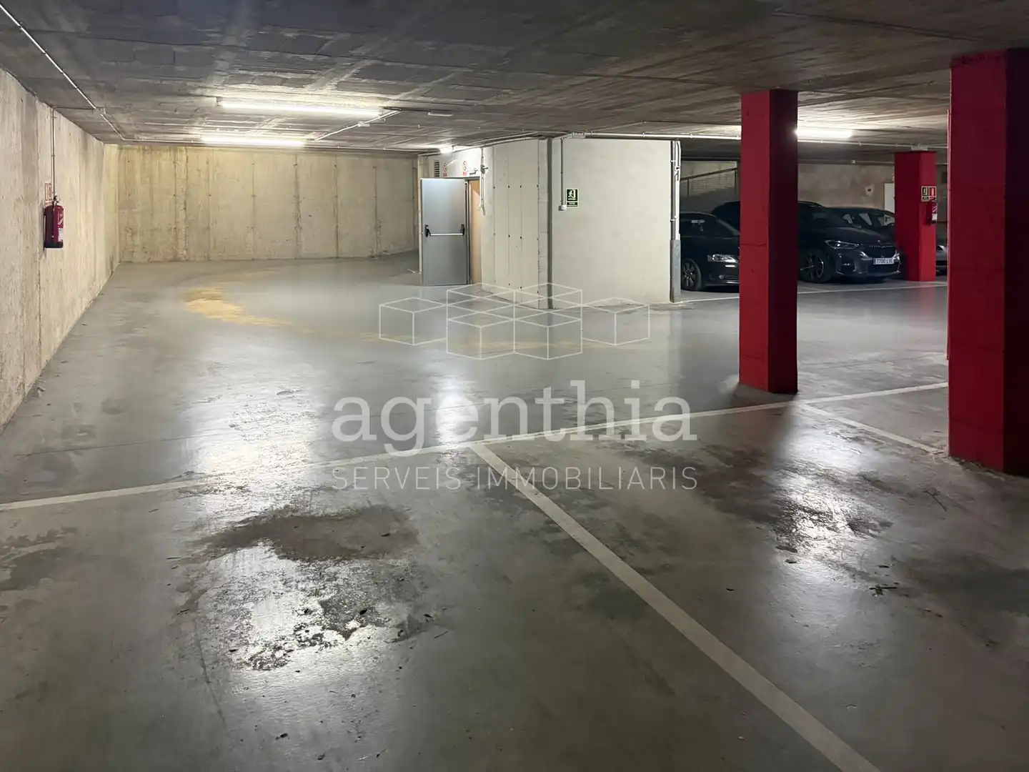 Parkplatz von Wohnung zum Verkauf in Girona mit Klimaanlage, Heizung und Terrasse