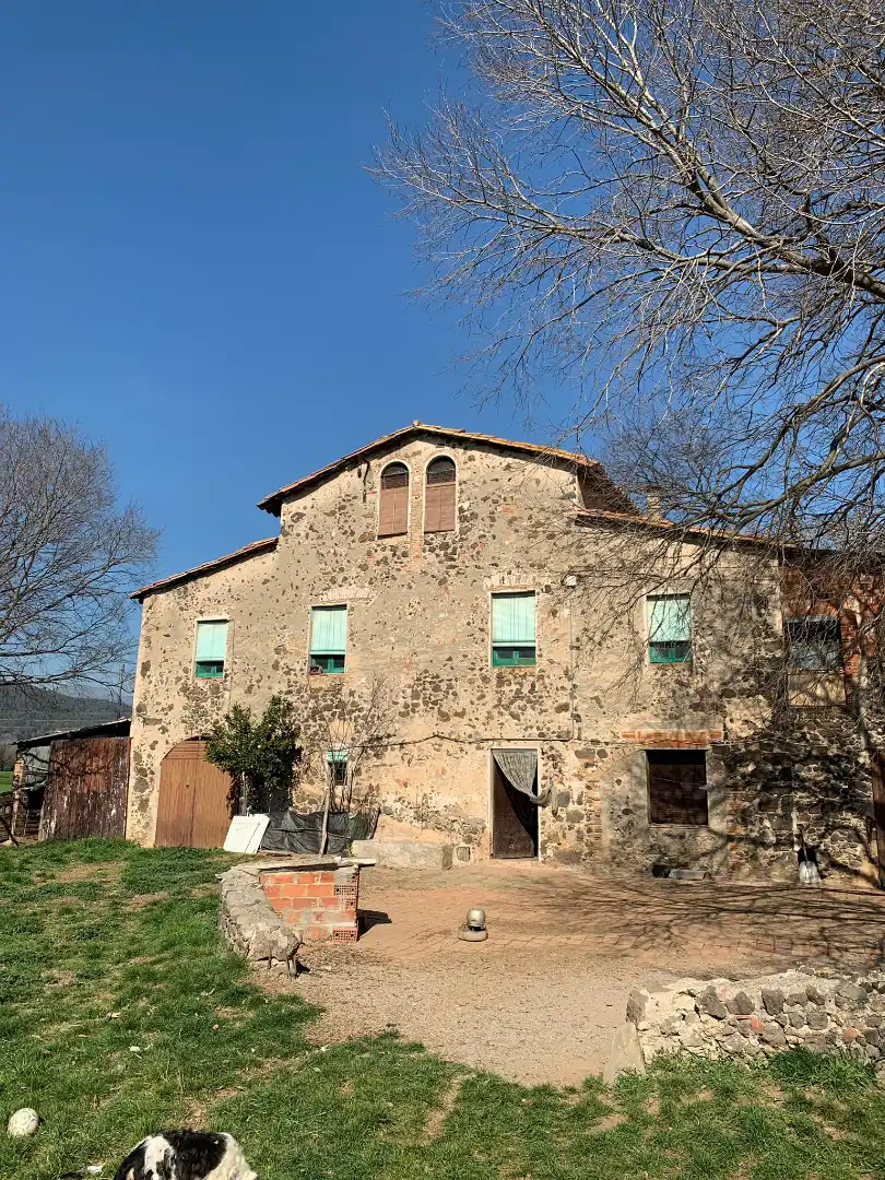 Casa rustica con giardino in vendita a Sant Jaume de Llierca