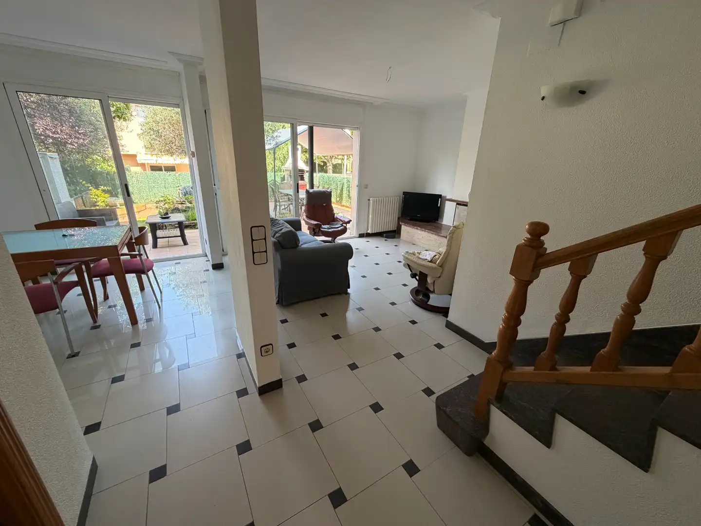 Sala d'estar de Casa adosada en venda en Olot amb Aire condicionat, Calefacció i Jardí privat