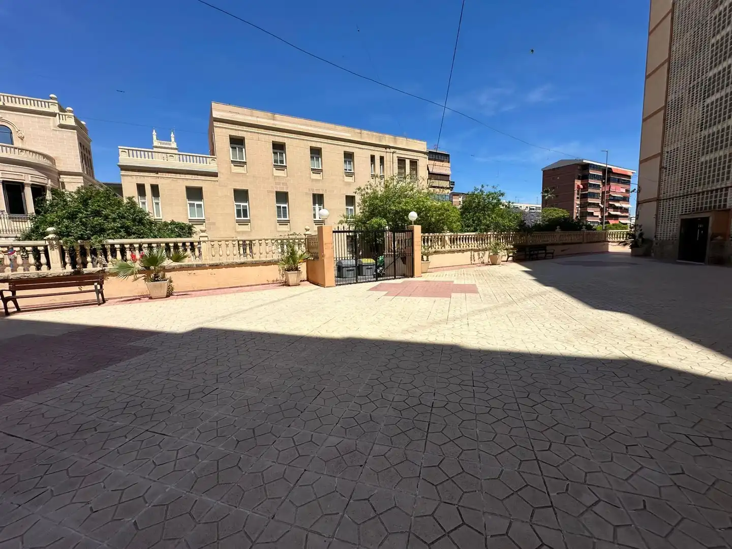 Vista exterior de Pis en venda en Alicante / Alacant amb Moblat