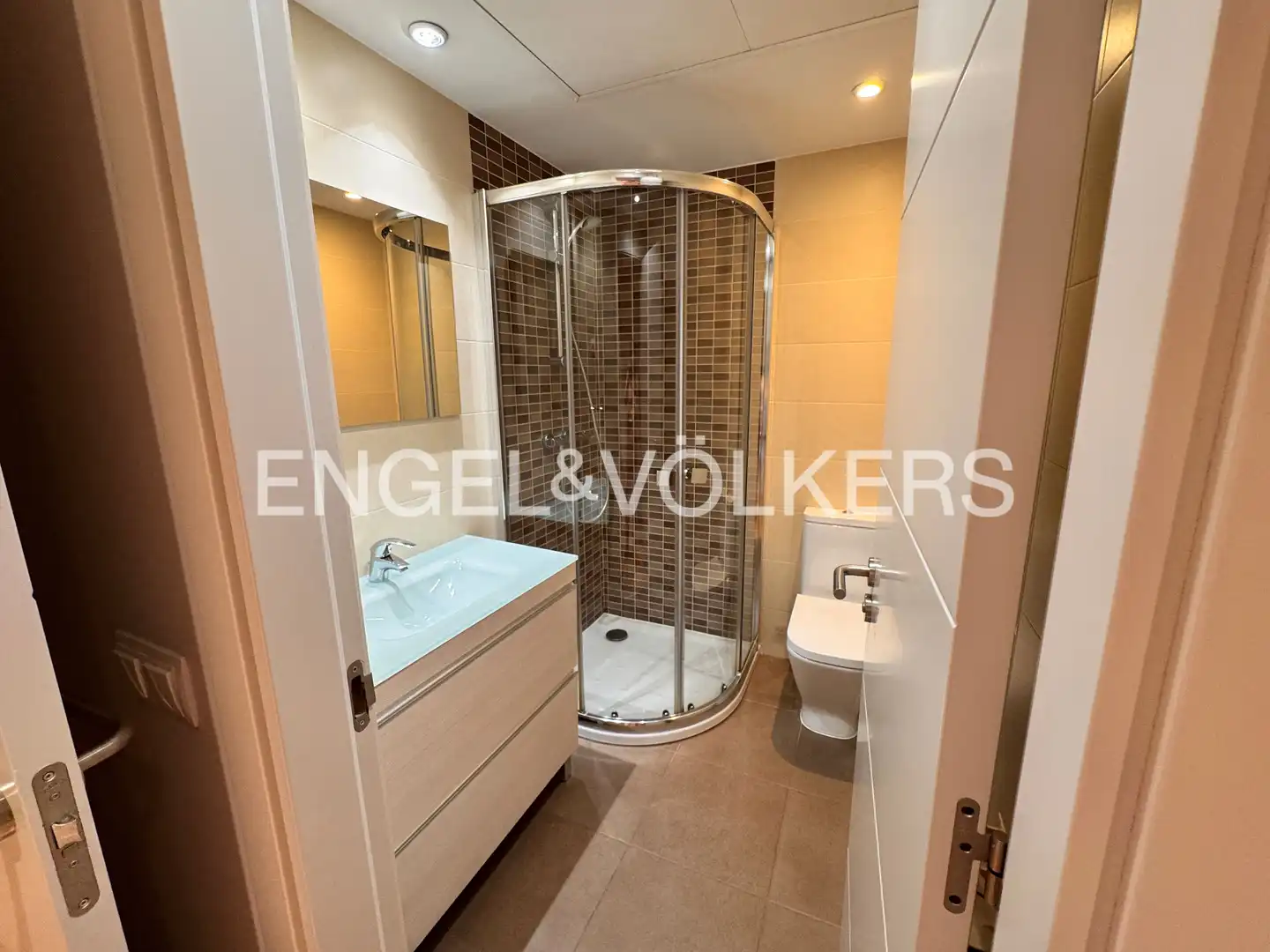 Bathroom of Flat for rent in Majadahonda  with Air Conditioner, Heating and Private garden