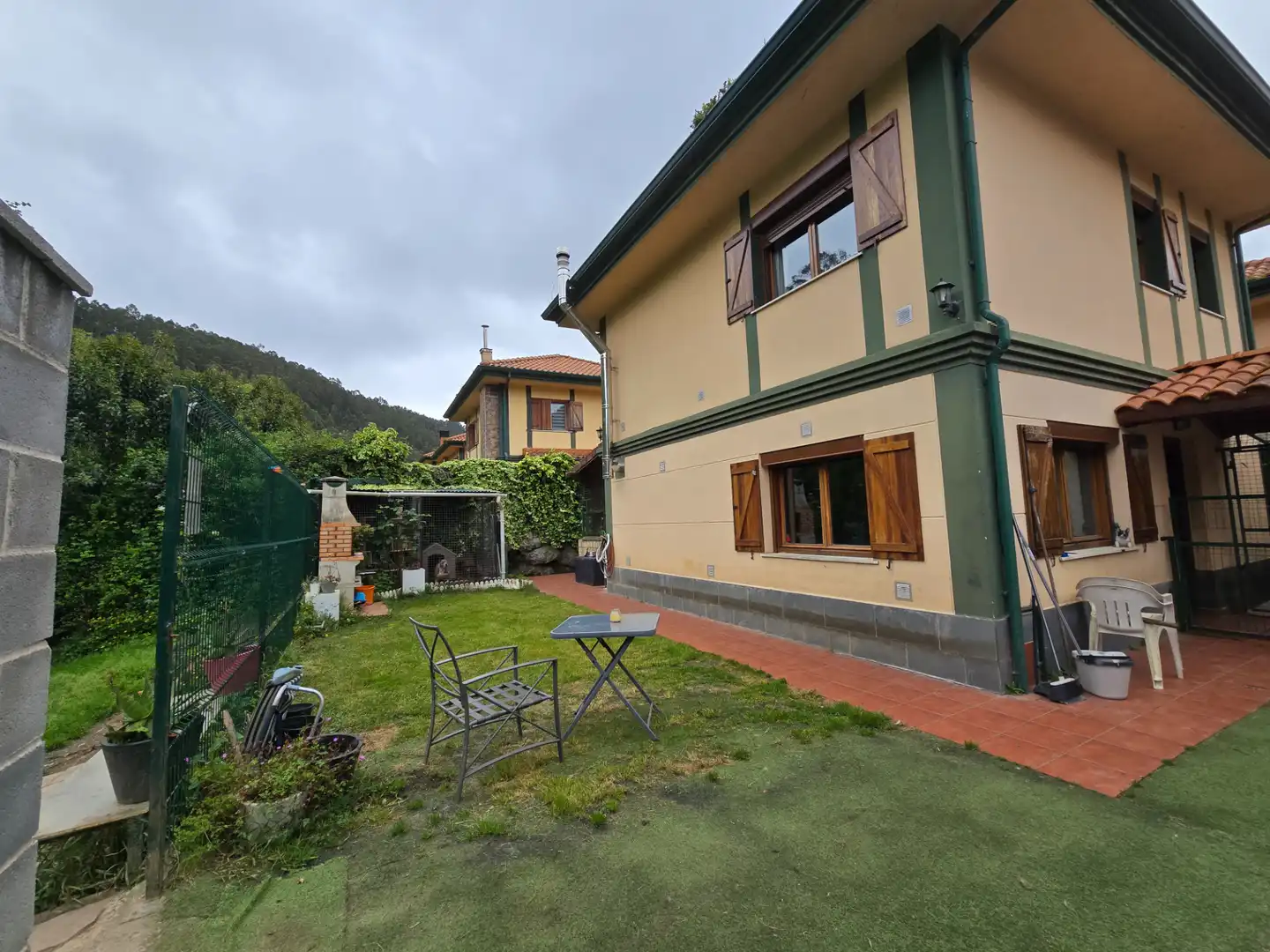 Garten von Einfamilien-Reihenhaus zum Verkauf in Castro-Urdiales mit Heizung, Privatgarten und Parkett