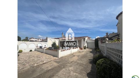 Foto 3 de Casa o chalet en venta en Peni, 115, Peni, Empuriabrava