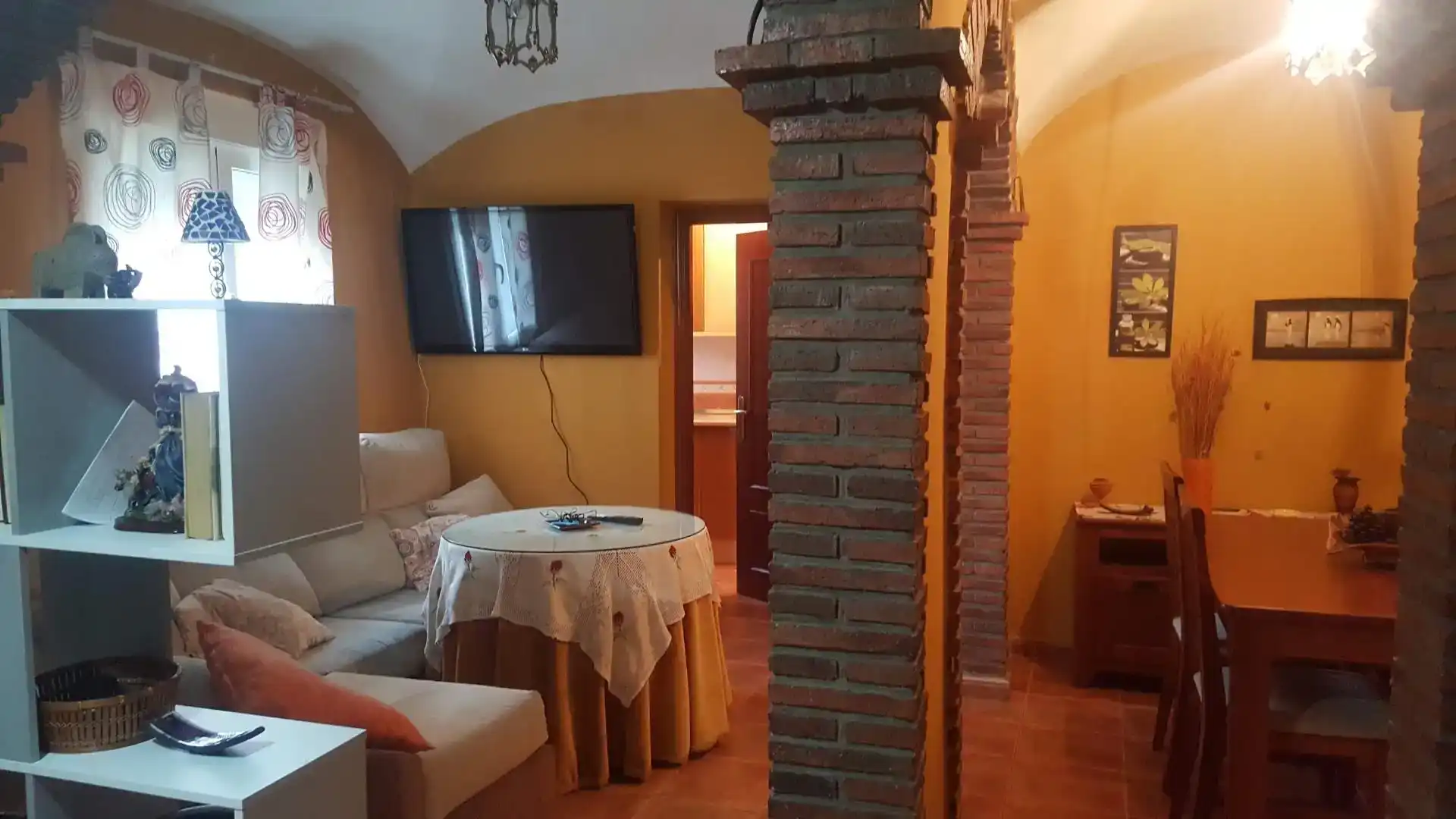 Sala d'estar de Casa adosada en venda en Membrío amb Balcó