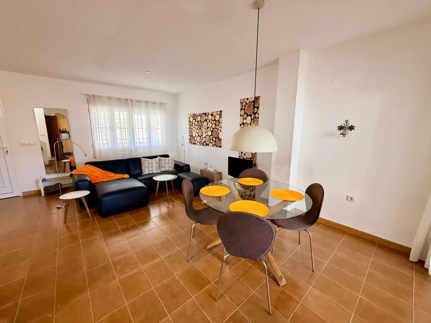 Sala d'estar de Casa adosada en venda en Torrevieja amb Terrassa, Moblat i Balcó