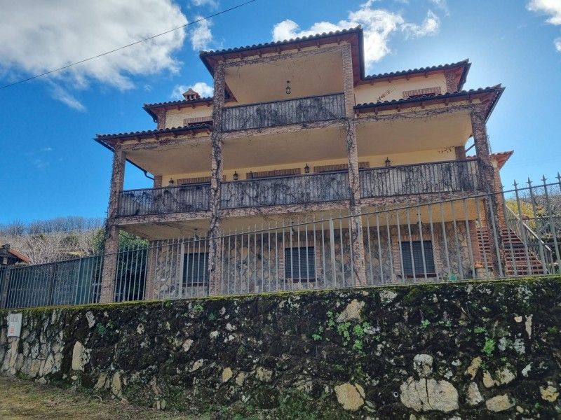 Vista exterior de Casa o xalet en venda en Valdastillas amb Aire condicionat, Calefacció i Terrassa