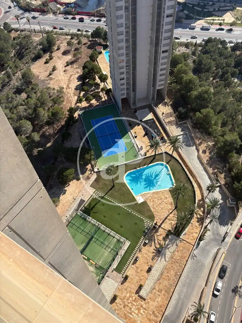 Piscina de Pis de lloguer en Benidorm amb Aire condicionat, Calefacció i Terrassa