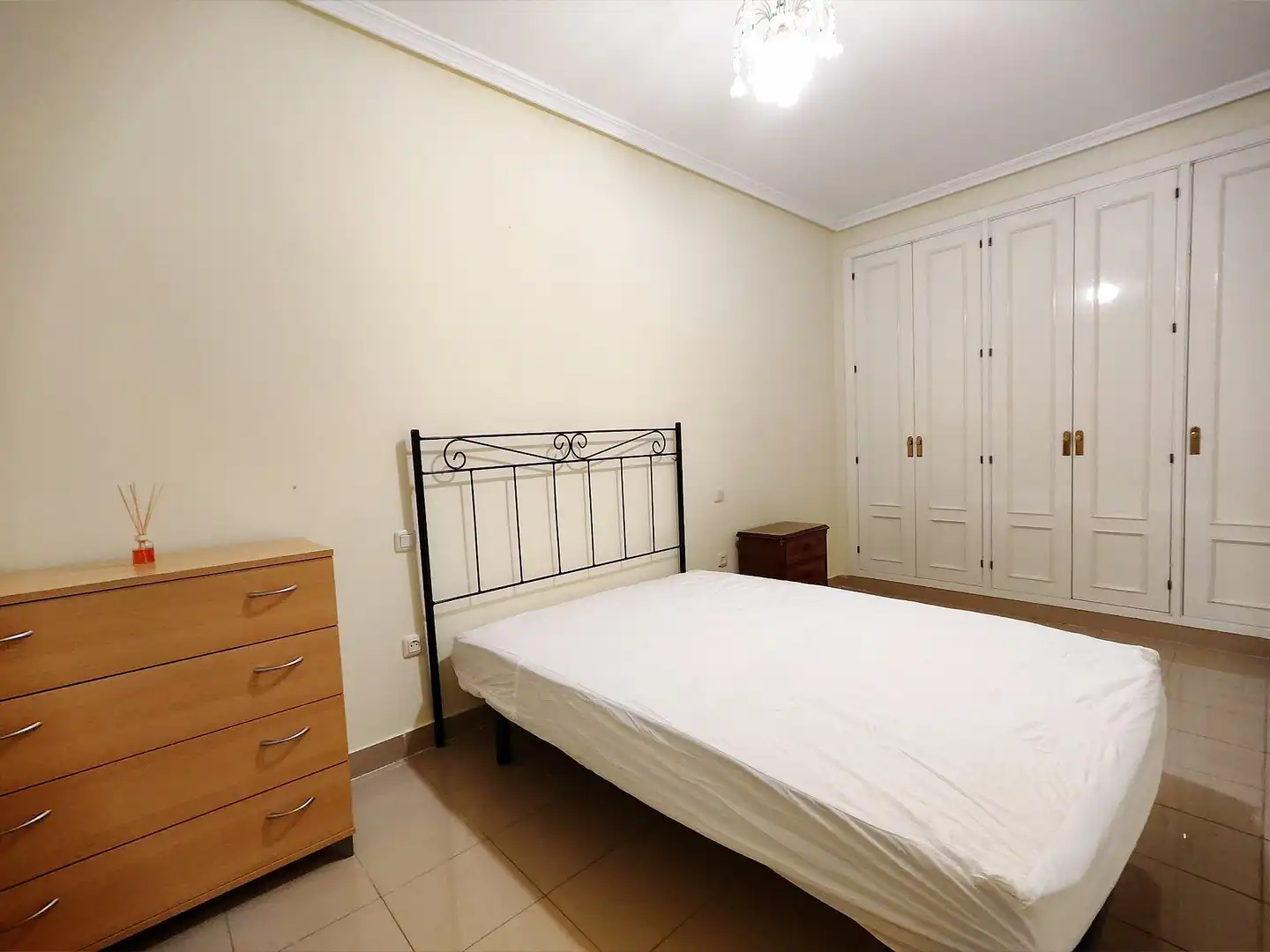 Habitación de Piso de alquiler en Ávila Capital con Trastero y Amueblado