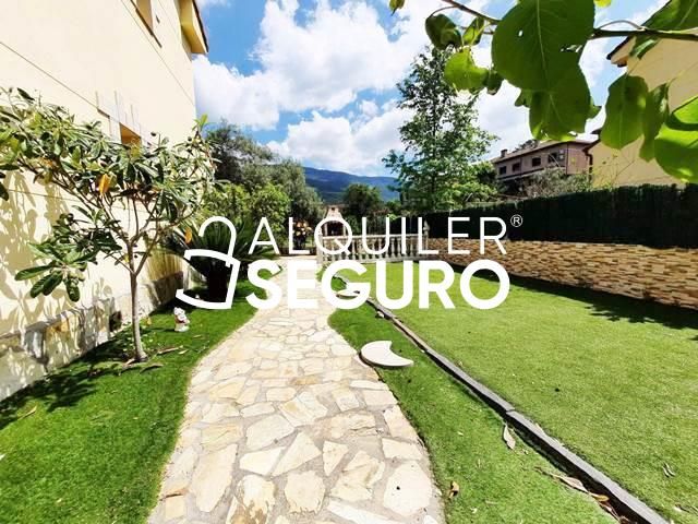 Jardí de Casa o xalet de lloguer en La Adrada  amb Calefacció, Terrassa i Moblat