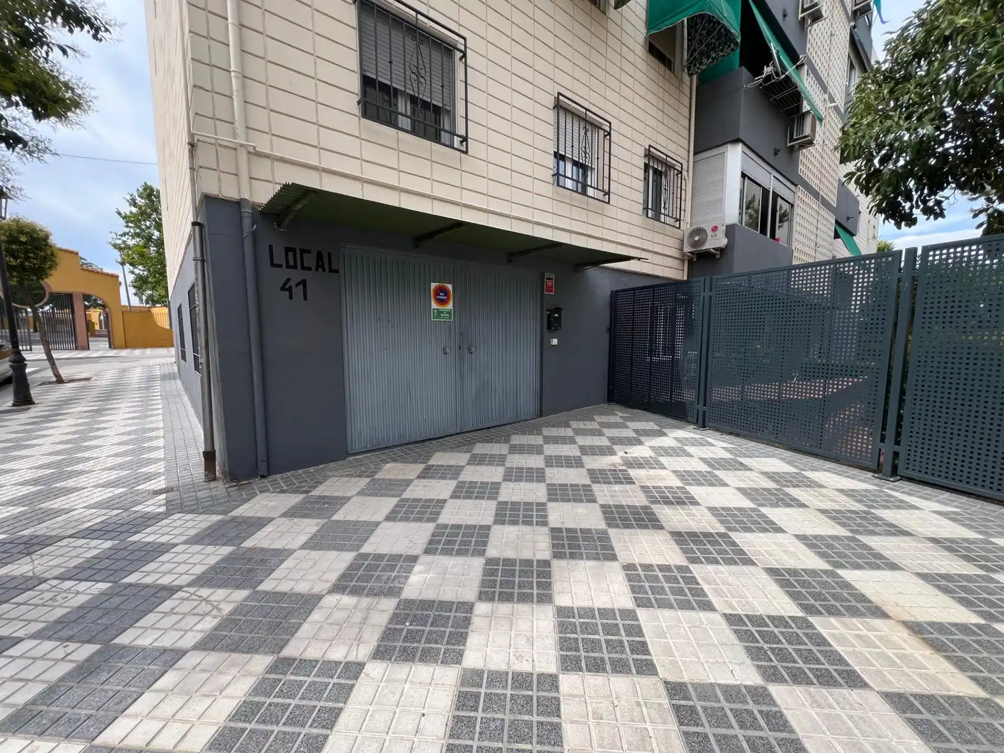 Parking of Commercial properties for sale in Maracena  with Air Conditioner and Furnished