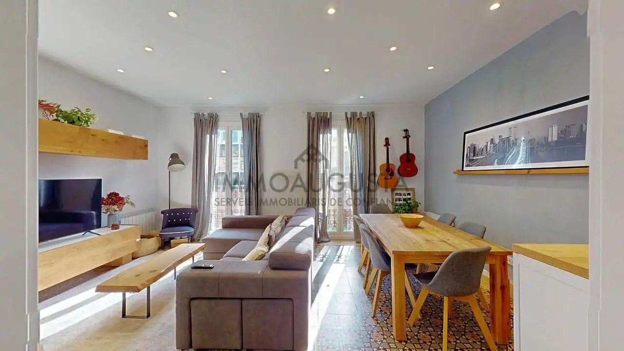 Flat with terrace for sale in Eixample