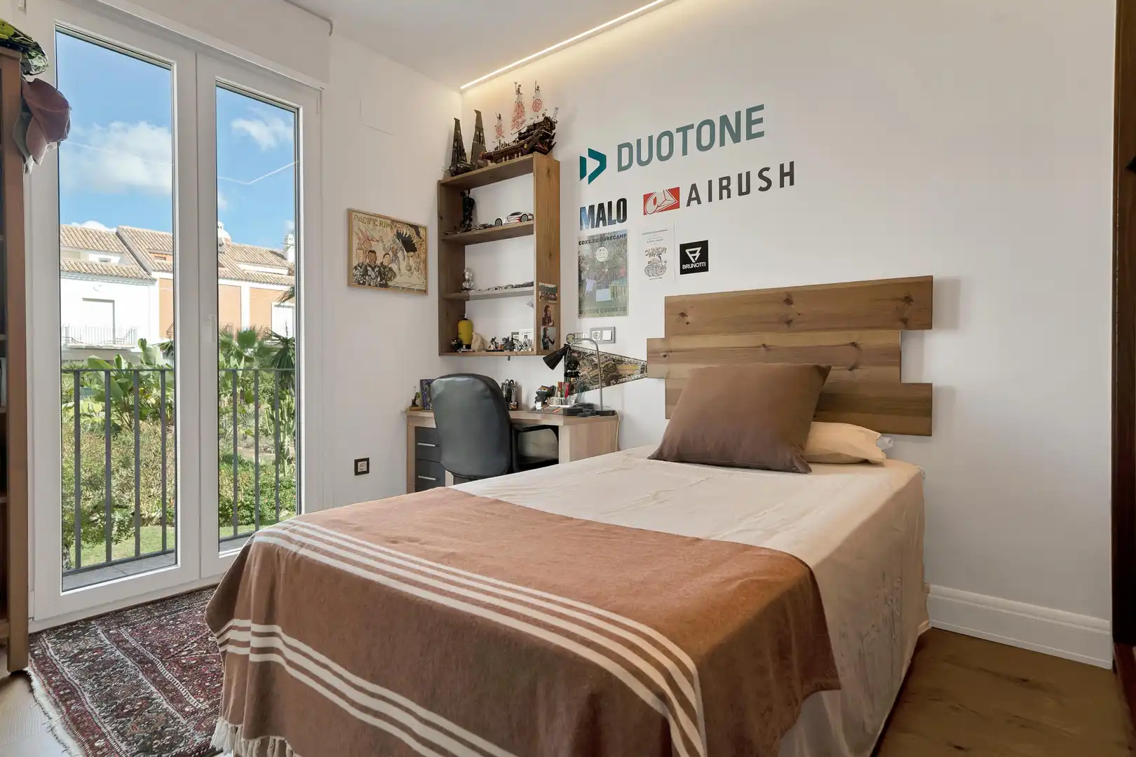 Habitación de Casa adosada en venta en Marbella con Jardín privado, Alarma y Piscina comunitaria