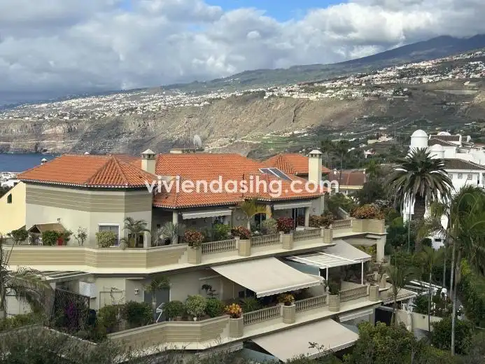 Vista exterior de Piso de alquiler en Puerto de la Cruz con Parquet, Terraza y Amueblado