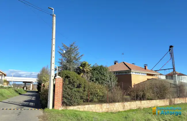 Vista exterior de Casa o chalet en venta en Astorga con Calefacción, Jardín privado y Parquet