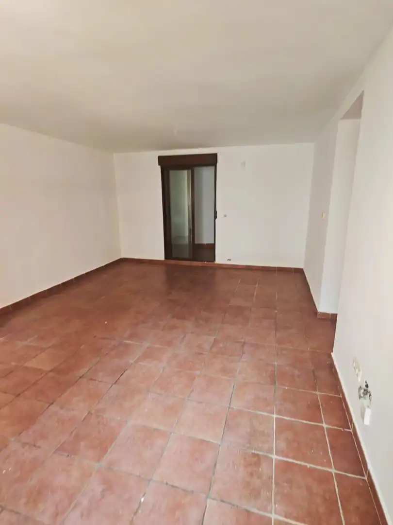 Wohnung zum Verkauf in La Zubia mit Abstellraum und Balkon