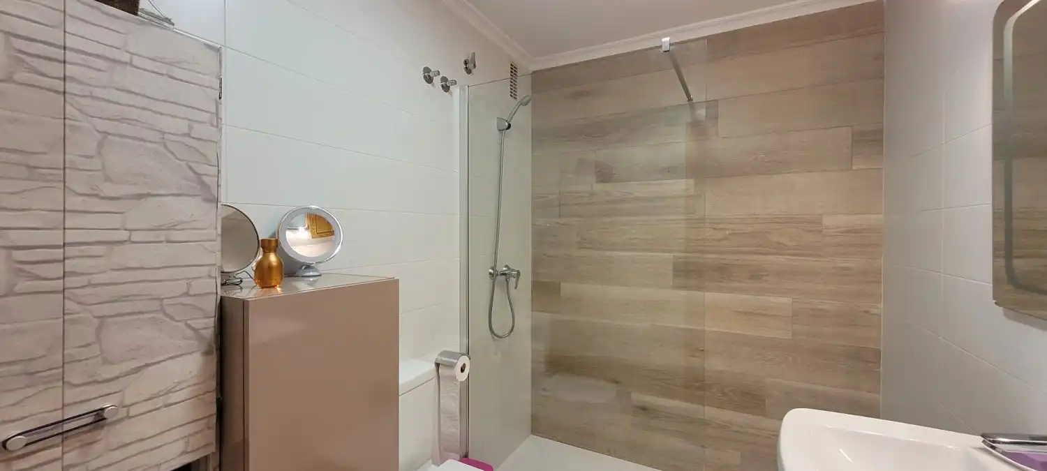 Badezimmer von Wohnung zum Verkauf in Albacete mit Heizung und Balkon
