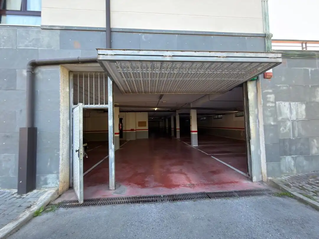 Parkplatz zum Verkauf in Dima