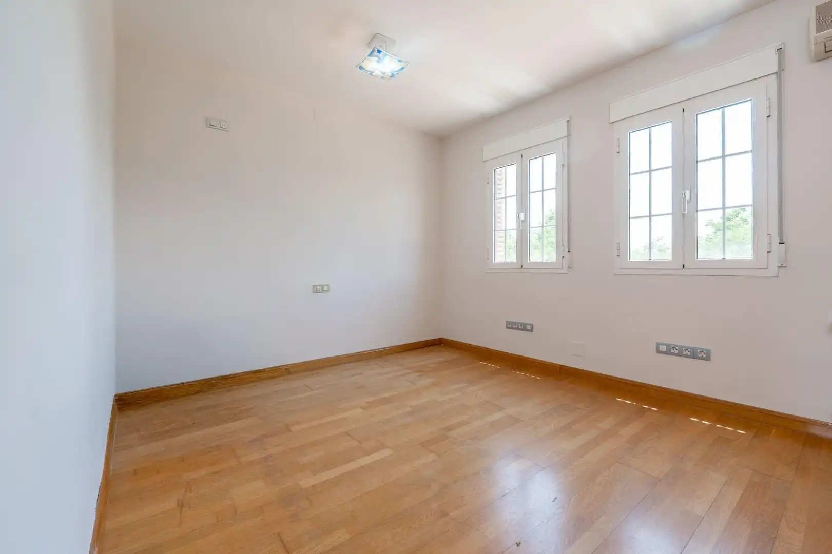 Dormitori de Casa o xalet en venda en Santa Fe amb Aire condicionat, Calefacció i Jardí privat