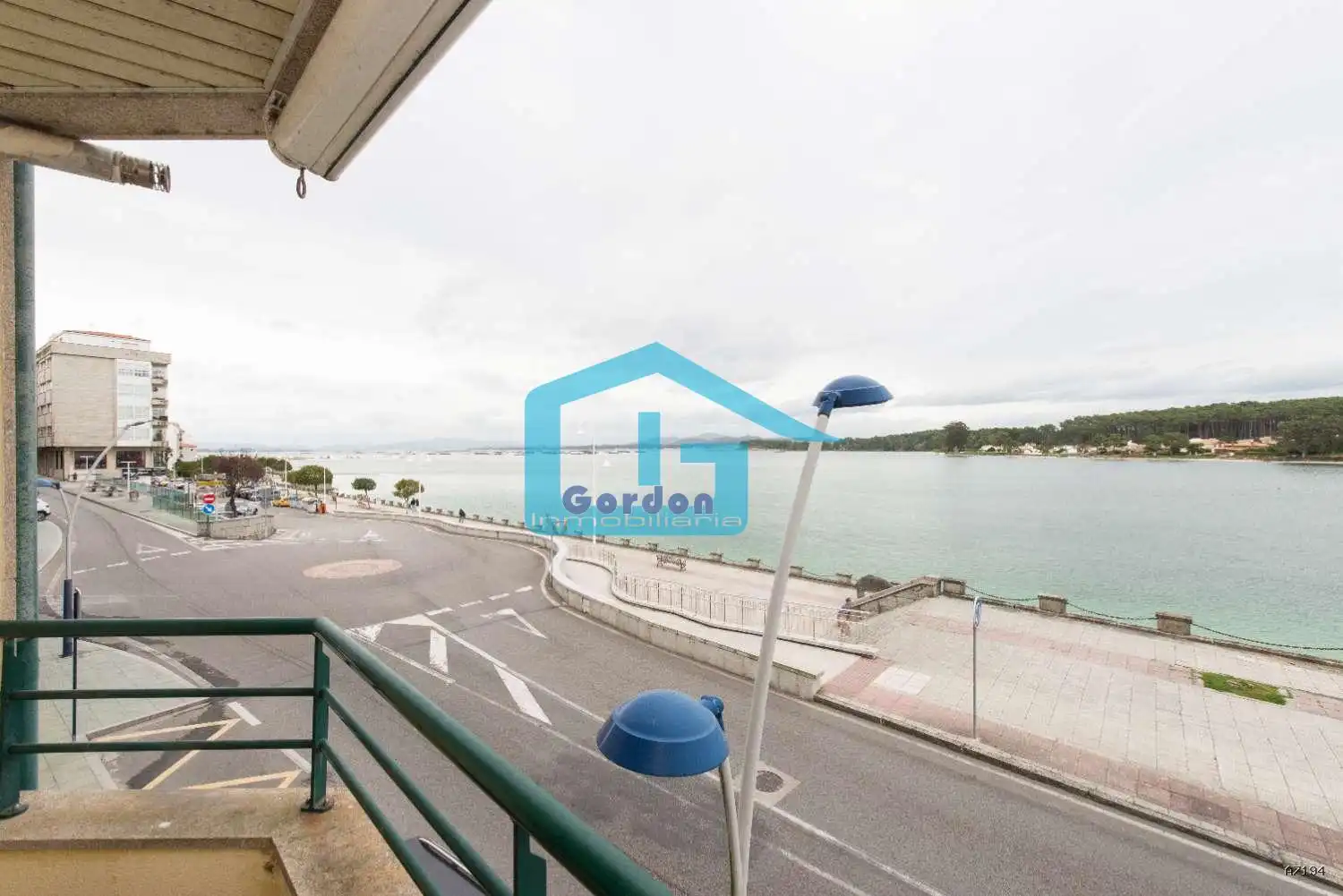 Vista exterior de Piso en venta en O Grove   con Calefacción, Terraza y Piscina
