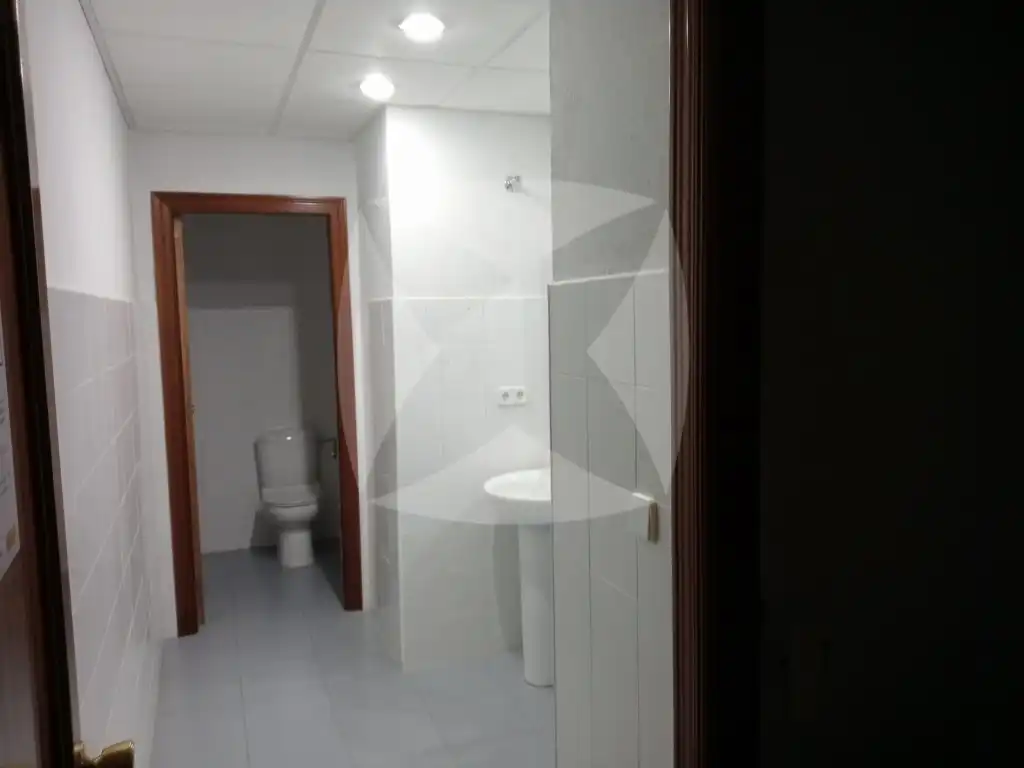 Bany de Local de lloguer en Badajoz amb Aire condicionat