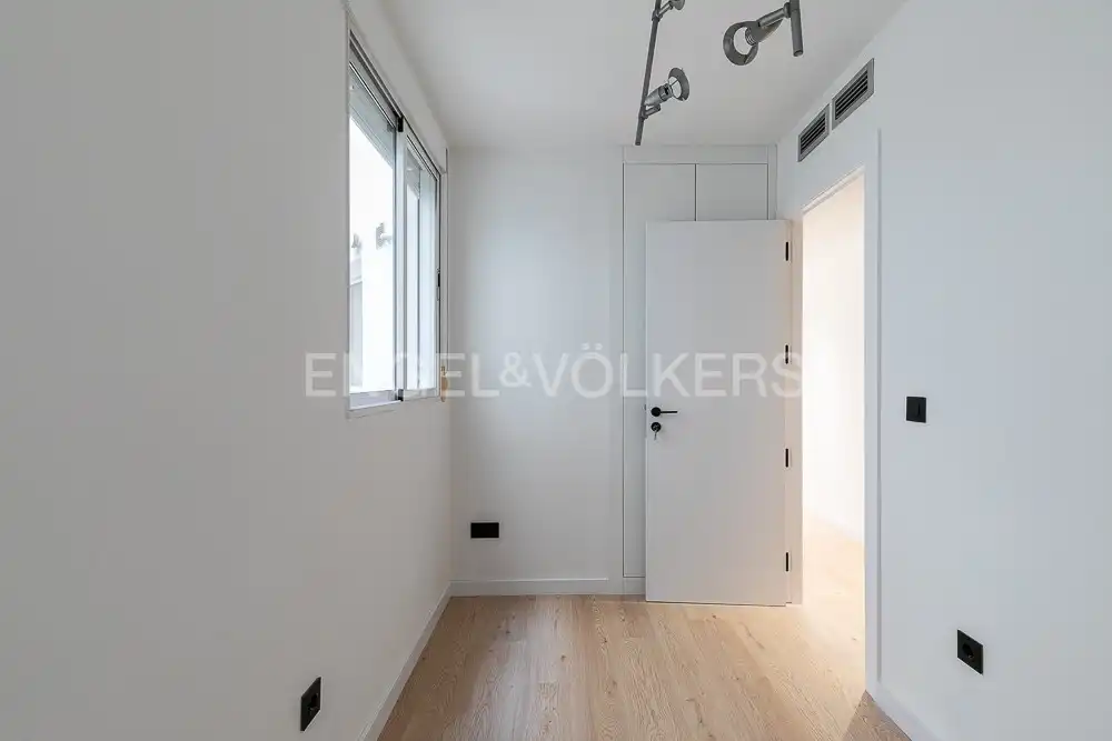 Habitación de Ático de alquiler en Valencia con Aire acondicionado, Calefacción y Se aceptan mascotas