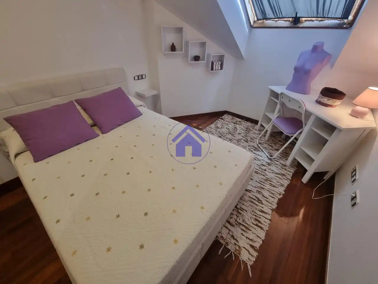Habitación de Ático de alquiler en Pontevedra Capital  con Calefacción, Amueblado y Balcón