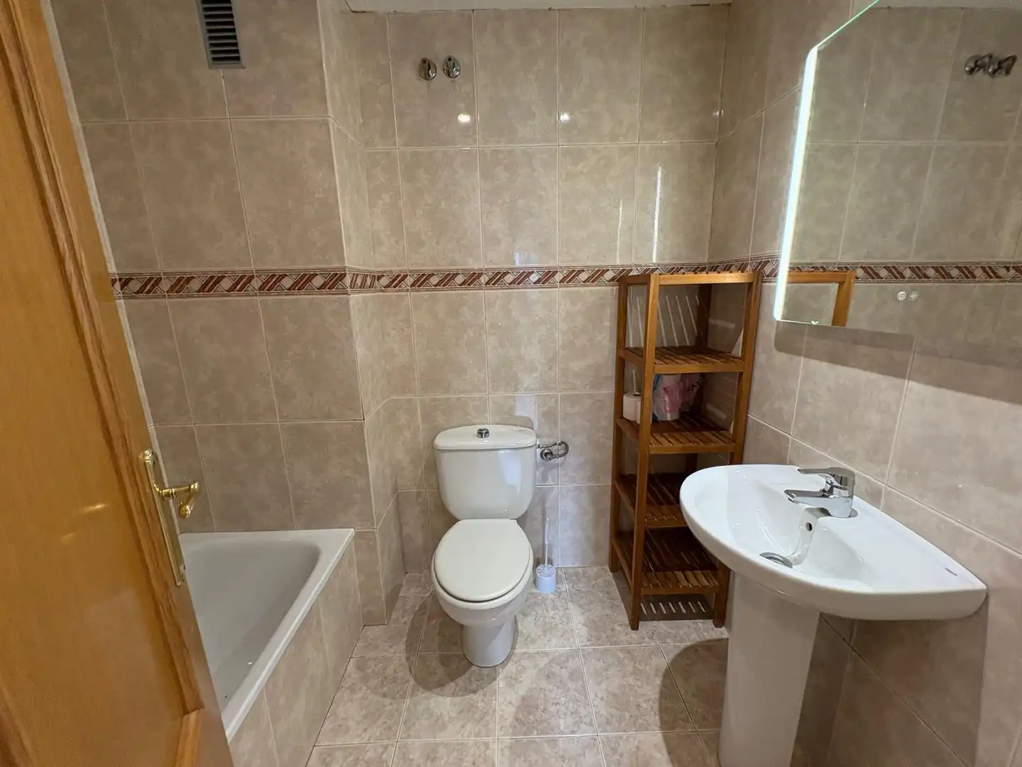 Bathroom of Flat for rent in Barcelona  with Balcony