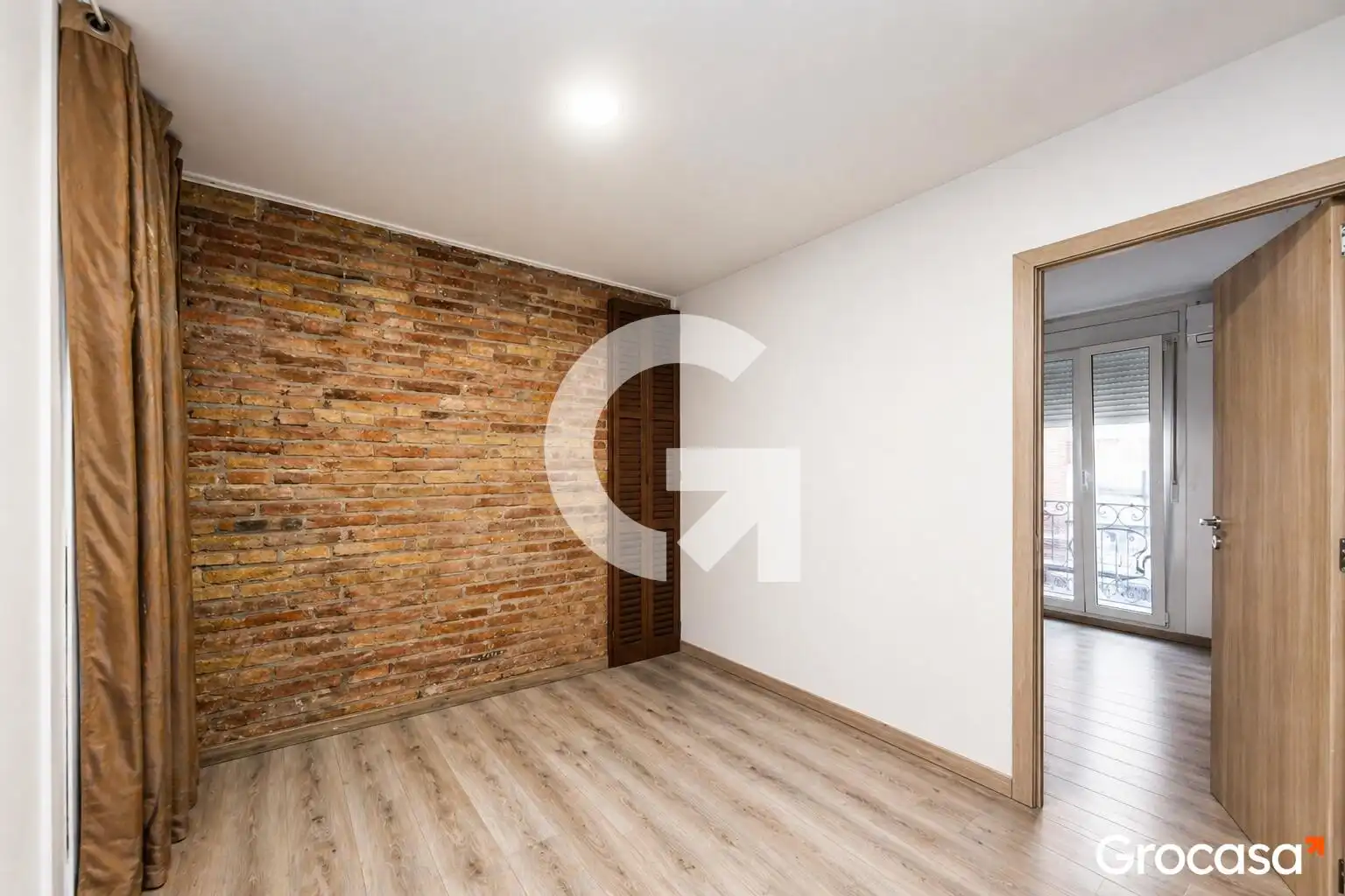 Flat for sale in Barcelona  with Air Conditioner, Oven and Washing machine