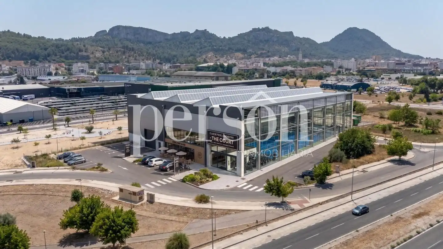 Außenansicht von Fabrikhallen zur Miete in Xàtiva
