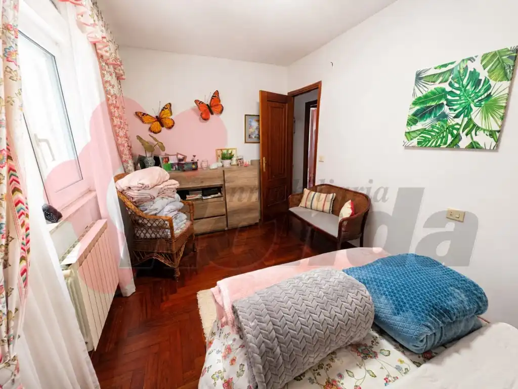 Schlafzimmer von Wohnung zum Verkauf in Lugo mit Möbliert